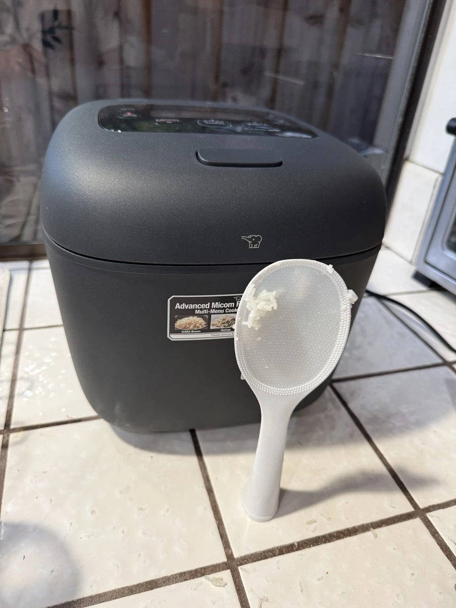 Zojirushi NP-HCC10XH Induction Heating rice cooker detachable stainless steel inner lid and nonstick pot details